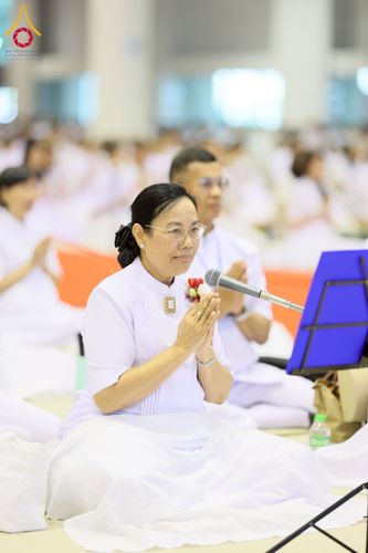 ภาพ No.232068:วันอาทิตย์ที่ 6 กรกฏาคม พ.ศ. 2568 พิธีตักบาตร ข้าวสารอาหารแห้ง  พิธีบูชาข้าวพระ สัมมนาพิเศษราชเหล็ก ณ สภาธรรมกายสากล วัดพระธรรมกาย