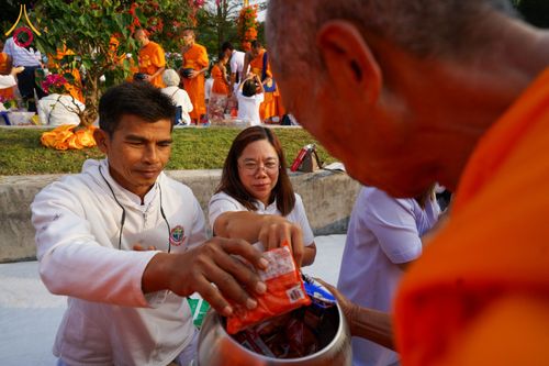 ภาพ No.206811:พิธีตักบาตรพระ 1,000 รูป ปืที่ 7 วันอาทิตย์ที่ 9 กุมภาพันธ์ พ.ศ. 2568 ณ วัดห้วยตองสัก อำเภอจอมทอง จังหวัดเชียงใหม่