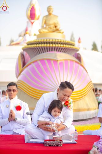 ภาพ No.193006:พิธีตักบาตรพระธรรมยาตรา ณ อนุสรณ์สถานคลองบางนางแท่น อ.สามพราน จ.นครปฐม ในโครงการธรรมยาตรา กตัญญูบูชา มหาปูชนียาจารย์ พระมงคลเทพมุนี(สด จนฺทสโร) พระผู้ปราบมาร อนุสรณ์สถาน 7 แห่ง ปีที่ 13 วันที่ 11 มกราคม พ.ศ.2568