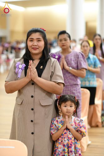 ภาพ No.196095:ผู้ว่าปทุมฯ เปิดงานวันครู ครั้งที่ 69 พ.ศ. 2568 จังหวัดปทุมธานี “เรียนดี มีความสุข : ครูไทยร่วมใจปฏิวัติการศึกษา เด็กฉลาดคิด ฉลาดทำ” ณ วัดพระธรรมกาย - รวมใจระลึกถึงพระคุณบูรพาจารย์ ยกย่องเชิดชูเกียรติผู้ประกอบวิชาชีพทางการศึกษาที่ประกอบคุณงามความดี 