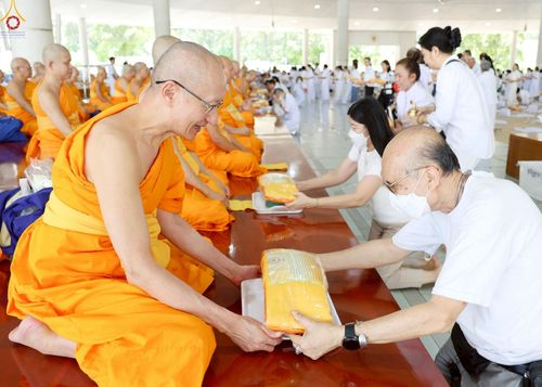 ภาพ No.238004:วันเสาร์ที่ 9 สิงหาคม พ.ศ. 2568 (วันพระ ขึ้น 15 ค่ำ เดือน 9) พิธีบุพเปตพลี ครั้งที่ 168 ร่วมอุทิศบุญแด่หมู่ญาติที่ล่วงลับไปแล้ว และสืบทอดอายุพระพุทธศาสนา ณ หอฉันคุณยายอาจารย์ฯ วัดพระธรรมกาย