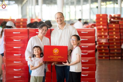 ภาพ No.212074:วันจันทร์ที่ 17 มีนาคม พ.ศ. 2568 บุญบรรจุกล่องไทยธรรม เพื่อถวายแด่พระสังฆาธิการ 40,000 กว่าวัดทั่วไทย ในวันคุ้มครองโลก 22 เมษายน พ.ศ. 2568 ณ บ้านแก้วเรือนทองคุณยายฯ วัดพระธรรมกาย