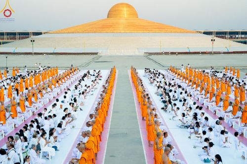 ภาพ No.180045:พิธีปลงผมนาคธรรมทายาท ในโครงการอุปสมบทหมู่ บูชาธรรมมหาปูชนียาจารย์ (ศูนย์อบรมวัดพระธรรมกาย) วันที่ 1 ธันวาคม พ.ศ. 2567 ณ ลานธรรมหารัตนวิหารคด วัดพระธรรมกาย จ.ปทุมธานี