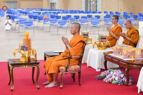 ภาพ No.209002:พระบาทสมเด็จพระเจ้าอยู่หัว ทรงมีพระราชศรัทธาทรงพระกรุณาโปรดเกล้าฯ ให้บำเพ็ญพระราชกุศลถวายภัตตาหารพระราชทาน การสอบบาลีสนามหลวง ณ วัดพระธรรมกาย ย อ.คลองหลวง จ.ปทุมธานี วันที่ 23-24 กุมภาพันธ์ พ.ศ. 2568