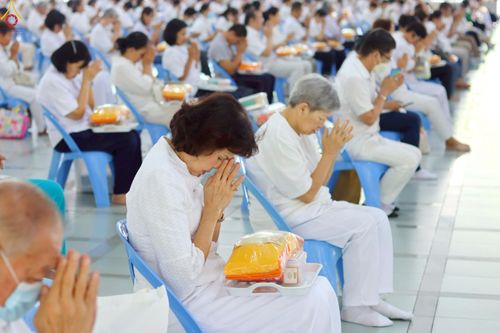 ภาพ No.229727:วันที่ 25 มิถุนายน พ.ศ. 2568 (แรม 15 ค่ำ เดือน 7) พิธีบุพเปตพลี ครั้งที่ 166 ร่วมอุทิศบุญแด่หมู่ญาติที่ล่วงลับไปแล้ว และสืบทอดอายุพระพุทธศาสนา ณ หอฉันคุณยายอาจารย์ฯ วัดพระธรรมกาย