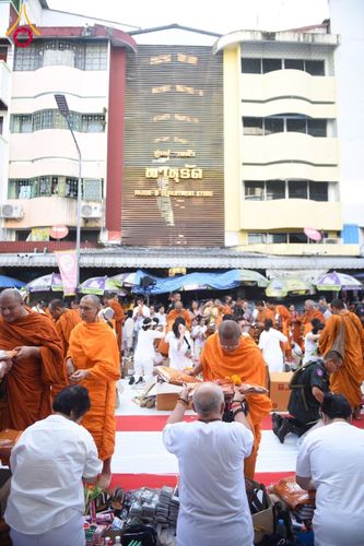 ภาพ No.147915:มหาสังฆทานครั้งยิ่งใหญ่ ตักบาตรพระ 10,000 รูป คณะสงฆ์ 4 ประเทศ 14 จังหวัดภาคใต้ วันอาทิตย์ที่ 11 สิงหาคม พ.ศ. 2567 ณ นิพัทธ์อุทิศ 3 ใจกลางนครหาดใหญ่ จ.สงขลา