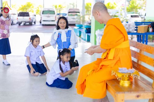 ภาพ No.197496:พิธีทอดผ้าป่าทำนุบำรุงศาสนสถาน ณ วัดโบสถ์(บน) ตำบลบางคูเวียง อำเภอบางกรวย จังหวัดนนทบุรี ในโครงการธรรมยาตรา กตัญญูบูชา มหาปูชนียาจารย์ พระมงคลเทพมุนี(สด จนฺทสโร) พระผู้ปราบมาร อนุสรณ์สถาน 7 แห่ง ปีที่ 13 วันที่ 17 มกราคม พ.ศ. 2568