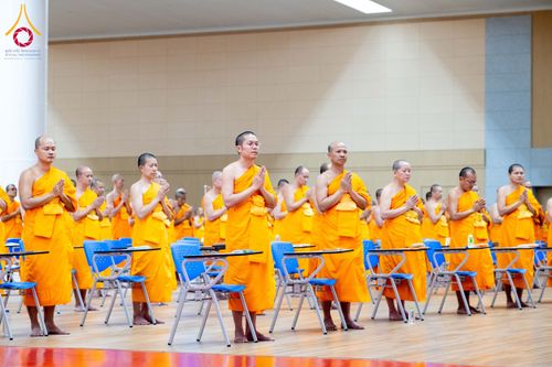 ภาพ No.208833:พระบาทสมเด็จพระเจ้าอยู่หัวทรงพระกรุณาโปรดเกล้าฯ พระราชทานภัตตาหารพระราชทาน แด่พระภิกษุ สามเณร ในการสอบบาลีสนามหลวง ณ วัดพระธรรมกาย วันที่ 22 กุมภาพันธ์ พ.ศ. 2568 ณ วัดพระธรรมกาย อำเภอคลองหลวง จังหวัดปทุมธานี