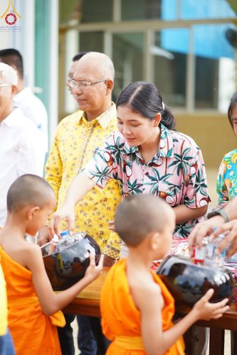ภาพ No.61119:สามเณรออกบิณฑบาต และกิจกรรมอบรมสามเณร ในโครงการบรรพชาสามเณรฟื้นฟู พระพุทธศาสนาทั่วไทย ณ ศูนย์อบรมที่พักสงฆ์บ้านร่มเย็น จ.นราธิวาส วันที่ 2-15 เมษายน พ.ศ. 2567