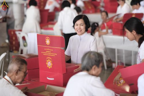 ภาพ No.210923:วันที่ 15 มีนาคม พ.ศ. 2568  บุญบรรจุกล่องไทยธรรม เพื่อถวายแด่พระสังฆาธิการ 40,000 กว่าวัดทั่วไทย ในวันคุ้มครองโลก 22 เมษายน พ.ศ. 2568