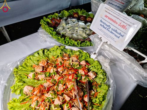 ภาพ No.111898:พิธีถวายภัตตาหารเป็นสังฆทาน แด่คณะพระธรรมยาตราฯ ในโครงการธรรมยาตรา กตัญญูบูชา มหาปูชนียาจารย์ พระมงคลเทพมุนี(สด จนฺทสโร) พระผู้ปราบมาร อนุสรณ์สถาน 7 แห่ง ปีที่ 12 วันที่ 14 มกราคม พ.ศ. 2567 ณ อนุสรณ์สถานมหาวิหารพระมงคลเทพมุนี  (โลตัสแลนด์) อ.สองพี่น้อง จ