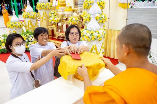 ภาพ No.230986:วันอังคารที่ 1 กรกฎาคม พ.ศ. 2568 ผู้ว่าราชการจังหวัดปทุมธานี เป็นประธานพิธีต้อนรับ สัญญาบัตร พัดยศ พระครูสัญญาบัตรสายต่างประเทศ วัดพระธรรมกาย ประจำปี พ.ศ. 2568 จำนวน 19 รูป