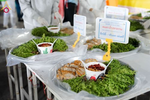 ภาพ No.288221:วันที่ 5 มกราคม พ.ศ. 2569 พิธีถวายภัตตาหารเป็นสังฆทาน แด่พระธรรมยาตรา ในโครงการธรรมยาตรา กตัญญูบูชา มหาปูชนียาจารย์ พระมงคลเทพมุนี(สด จนฺทสโร) พระผู้ปราบมาร อนุสรณ์สถาน 7 แห่ง ปีที่ 14 ณ อนุสรณ์สถานมหาวิหารพระมงคลเทพมุนี (โลตัสแลนด์) อ.สองพี่น้อง จ.สุพรร