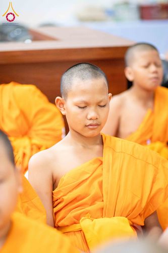 ภาพ No.321857:วันที่ 12 เมษายน พ.ศ.2569 ตักบาตรสงกรานต์ฉลองสามเณรใหม่  ณ ศูนย์ปฏิบัติธรรมระยอง(บ้านช่องลม)