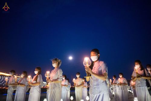 ภาพ No.81836:พิธีจุดวิสาขประทีปและเวียนประทักษิณ เนื่องในวันวิสาขบูชา วันเสาร์ที่ 3 มิถุนายน 2566 ณ ลานธรรมพระมหาธรรมกายเจดีย์ วัดพระธรรมกาย จ.ปทุมธานี