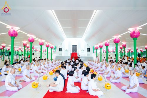 ภาพ No.286545:วันเสาร์ที่ 12 กรกฏาคม พ.ศ.2568 พิธีบรรพชาอุปสมบท  โครงการบรรพชาอุปสมบทหมู่ ธรรมทายาทนานาชาติ(ภาคภาษาจีน), โครงการบรรพชาสามเณร โรงเรียนนานาชาติ รุ่นที 14