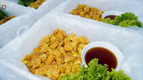 ภาพ No.71503:พิธีถวายภัตตาหารเป็นสังฆทาน แด่คณะพระธรรมยาตราฯ ในโครงการธรรมยาตรากตัญญูบูชา มหาปูชนียาจารย์ พระมงคลเทพมุนี(สด จนฺทสโร) พระผู้ปราบมาร อนุสรณ์สถาน 7 แห่ง ปีที่ 11 วันที่ 16 มกราคม พ.ศ. 2566