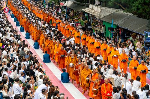 ภาพ No.285952:วันเสาร์ที่ 13 ธันวาคม พ.ศ.2568 พิธีตักบาตรพระภิกษุสามเณร 1,000 รูป ณ บริเวณหน้าอุทยานแห่งชาติเขาใหญ่ อำเภอปากช่อง จ.นครราชสีมา