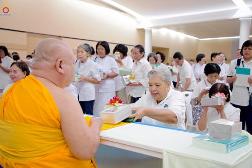 ภาพ No.329106:วันอาทิตย์ที่ 17 พฤษภาคม พ.ศ.2569 พิธีร่วมบุญการศึกษาพระภิกษุสามเณร (หนังสือบาลี นักธรรม ทางก้าวหน้า World-Pec) ณ ห้องแก้วสารพัดนึก 2 วัดพระธรรมกาย
