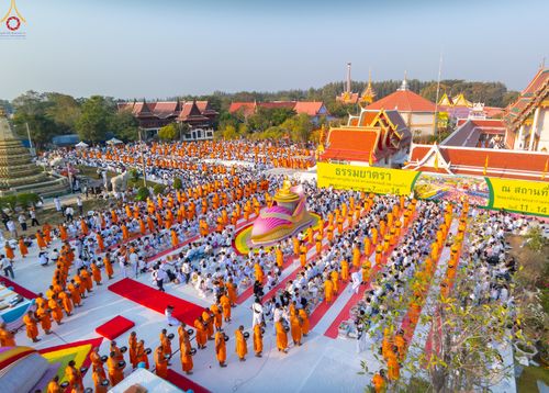 ภาพ No.294456:วันที่ 14 มกราคม พ.ศ. 2569 พิธีตักบาตรพระธรรมยาตรา ณ วัดสองพี่น้อง ต.ต้นตาล อ.สองพี่น้อง จ.สุพรรณบุรี ในโครงการธรรมยาตรา กตัญญูบูชา มหาปูชนียาจารย์ พระมงคลเทพมุนี(สด จนฺทสโร) พระผู้ปราบมาร อนุสรณ์สถาน 7 แห่ง ปีที่ 14