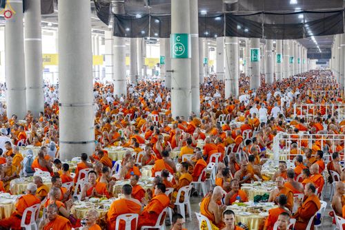 ภาพ No.323769:วันที่ 22 เมษายน พ.ศ.2569(วันคุ้มครองโลก) งานถวายมหาสังฆทาน 40,000 กว่าวัดทั่วประเทศ คณะสงฆ์ฉันภัตตาหารเพล