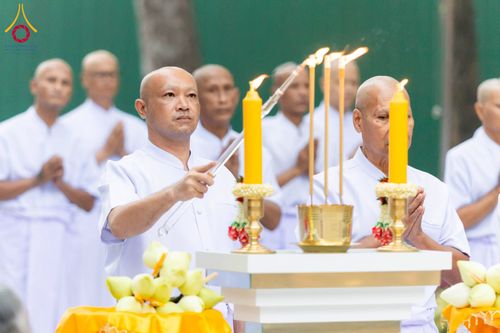 ภาพ No.298097:วันเสาร์ที่ 17 มกราคม พ.ศ. 2569 พิธีบรรพชาอุปสมบท โครงการอุปสมบทหมู่ บูชาธรรมครบ 117 ปี คุณยายอาจารย์มหารัตนอุบาสิกาจันทร์ ขนนกยูง  ณ อุโบสถพระไตรปิฎก วัดพระธรรมกาย