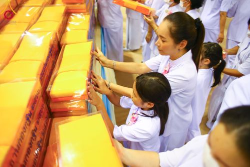 ภาพ No.92313:พิธีทอดกฐินธรรมชัยเพื่อสร้างอาคาร 115 ปี คุณยายอาจารย์มหารัตนอุบาสิกาจันทร์ ขนนกยูง อาทิตย์ต้นเดือนที่ 5 พฤศจิกายน พ.ศ. 2566 ณ วัดพระธรรมกาย จ.ปทุมธานี