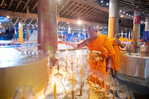 ภาพ No.280336:วันที่ 31 ธันวาคม พ.ศ.2568 -วันที่ 1 มกราคม พ.ศ.2569 พิธีฉลองชัยสวดมนต์บทธัมมจักกับปปวัตนสูตร ครบ 8,000,000,000 จบ , พิธีสวดมนต์ข้ามปี ณ วัดพระธรรมกาย