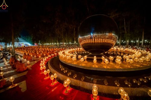 ภาพ No.69510:พิธีจุดประทีปถวายเป็นพุทธบูชา และบูชาธรรมมหาปูชนียาจารย์ ในโครงการธรรมยาตรากตัญญูบูชา มหาปูชนียาจารย์ พระมงคลเทพมุนี(สด จนฺทสโร) พระผู้ปราบมาร ปีที่ 11 ณ อนุสรณ์สถานมหาวิหารพระมงคลเทพมุนี อ.สองพี่น้อง จ.สุพรรณบุรี