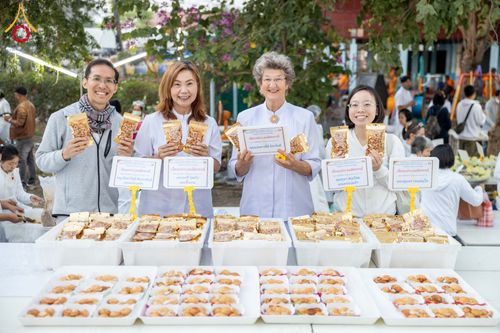 ภาพ No.293764:วันที่ 14 มกราคม พ.ศ. 2569  พิธีถวายภัตตาหารเป็นสังฆทาน แด่พระธรรมยาตรา  ณ วัดสองพี่น้อง ต.ต้นตาล อ.สองพี่น้อง จ.สุพรรณบุรี  ในโครงการธรรมยาตรา กตัญญูบูชา มหาปูชนียาจารย์  พระมงคลเทพมุนี(สด จนฺทสโร) พระผู้ปราบมาร  อนุสรณ์สถาน 7 แห่ง ปีที่ 14