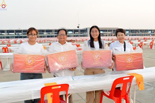 ภาพ No.323153:วันที่ 19 เมษายน พ.ศ.2569 การเรียงกล่องไทยธรรม , เตรียมงานจราจร เพื่องานถวายมหาสังฆทาน 40,000 กว่าวัดทั่วประเทศ วันคุ้มครองโลก 22 เมษายน พ.ศ.2569 วัดพระธรรมกาย