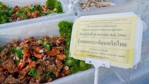 ภาพ No.73926:พิธีถวายภัตตาหารเป็นสังฆทาน แด่คณะพระธรรมยาตราฯ ในโครงการธรรมยาตรากตัญญูบูชา มหาปูชนียาจารย์ พระมงคลเทพมุนี(สด จนฺทสโร) พระผู้ปราบมาร อนุสรณ์สถาน 7 แห่ง ปีที่ 11 วันที่ 23 มกราคม พ.ศ. 2566