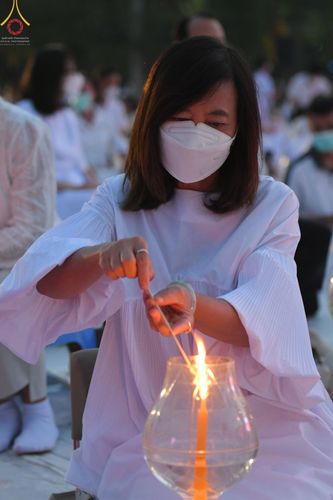 ภาพ No.70235:พิธีจุดประทีปถวายเป็นพุทธบูชา และบูชาธรรมมหาปูชนียาจารย์ ในโครงการธรรมยาตรากตัญญูบูชา มหาปูชนียาจารย์ พระมงคลเทพมุนี(สด จนฺทสโร) พระผู้ปราบมาร ปีที่ 11 ณ อนุสรณ์สถานลำดับที่ 2 สถานที่ตั้งมโนปณิธานบวชตลอดชีวิต อนุสรณ์สถานคลองบางนางแท่น อ.สามพราน จ.นครปฐม 