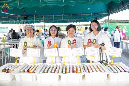 ภาพ No.301801:วันที่ 24 มกราคม พ.ศ. 2569 พิธีถวายภัตตาหารเป็นสังฆทาน แด่พระธรรมยาตรา ณ อนุสรณ์สถานบางปลา วัดบางปลา อำเภอบางเลน จังหวัดนครปฐม ในโครงการธรรมยาตรา กตัญญูบูชา มหาปูชนียาจารย์ พระมงคลเทพมุนี(สด จนฺทสโร) พระผู้ปราบมาร อนุสรณ์สถาน 7 แห่ง ปีที่ 14