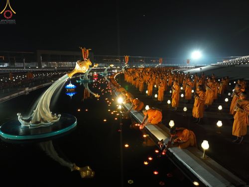 ภาพ No.75356:พิธีจุดประทีปถวายเป็นพุทธบูชา และบูชาธรรมมหาปูชนียาจารย์ ในโครงการธรรมยาตรากตัญญูบูชา มหาปูชนียาจารย์ พระมงคลเทพมุนี(สด จนฺทสโร) พระผู้ปราบมาร ปีที่ 11 ณ อนุสรณ์สถานลำดับที่ 7 สถานที่ขยายวิชชาธรรมกาย วัดพระธรรมกาย จ.ปทุมธานี วันที่ 31 มกราคม พ.ศ. 2566