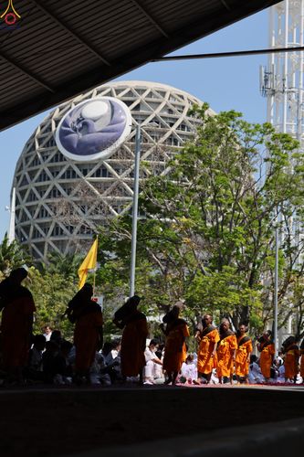 ภาพ No.304657:วันที่ 25 มกราคม พ.ศ. 2569 พิธีต้อนรับพระธรรมยาตรา (ภาพชุดที่ 2) รร.สามัคคีราษฏร์บำรุง-วัดพระธรรมกาย ในโครงการธรรมยาตรา กตัญญูบูชา มหาปูชนียาจารย์ พระมงคลเทพมุนี(สด จนฺทสโร) พระผู้ปราบมาร อนุสรณ์สถาน 7 แห่ง ปีที่ 14