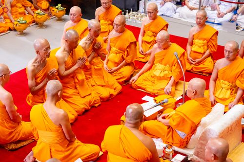 ภาพ No.330865:วันวิสาขบูชา อาทิตย์ที่ 31 พฤษภาคม พ.ศ.2569 พิธีบรรพชาสามเณรอุบาสก 11 ท่าน , พิธีถวายบาตรผ้าไตร และจตุปัจจัยไทยธรรม แด่สามเณร , พิธีอุปสมบทอุทิศชีวิต , พิธีกล่าวคำกัปปิยภัณฑ์  ณ อุโบสถพระไตรปิฎก วัดพระธรรมกาย จังหวัดปทุมธานี