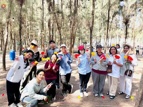 ภาพ No.296153:ภาพเบื้องหลังอาสาสมัครรวมใจ ชุดที่ 2 ในโครงการธรรมยาตรา กตัญญูบูชา มหาปูชนียาจารย์ พระมงคลเทพมุนี(สด จนฺทสโร) พระผู้ปราบมาร อนุสรณ์สถาน 7 แห่ง ปีที่ 14