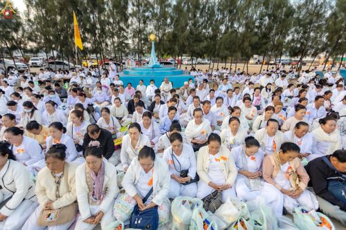 ภาพ No.302510:วันที่ 24 มกราคม พ.ศ. 2569 พิธีตักบาตรพระธรรมยาตรา ณ อนุสรณ์สถานลำดับที่ 5 สถานที่เผยแผ่วิชชาธรรมกายครั้งแรก อนุสรณ์สถานบางปลา วัดบางปลา อำเภอบางเลน จังหวัดนครปฐม ในโครงการธรรมยาตรา กตัญญูบูชา มหาปูชนียาจารย์ พระมงคลเทพมุนี(สด จนฺทสโร) พระผู้ปราบมาร อนุส