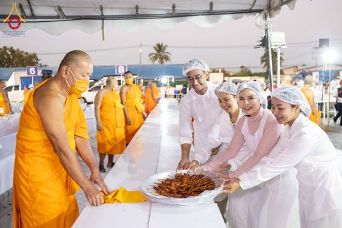 ภาพ No.289848:วันที่ 8 มกราคม พ.ศ. 2569 พิธีถวายภัตตาหารเป็นสังฆทาน แด่พระธรรมยาตรา ณ อนุสรณ์สถานคลองบางนางแท่น อ.สามพราน จ.นครปฐม ในโครงการธรรมยาตรา กตัญญูบูชา มหาปูชนียาจารย์ พระมงคลเทพมุนี(สด จนฺทสโร) พระผู้ปราบมาร อนุสรณ์สถาน 7 แห่ง ปีที่ 14