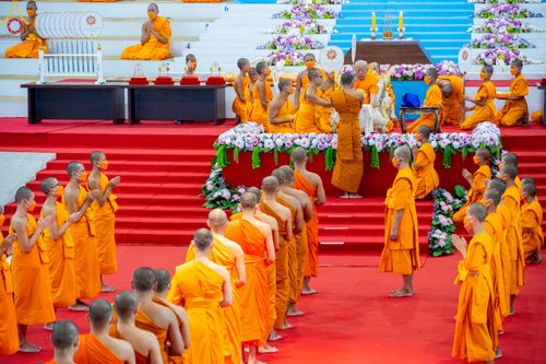 ภาพ No.85222:พิธีมุทิตาสักการะพระภิกษุ ผู้สอบได้เปรียญธรรม ๙ ประโยคระดับโลก, พิธีมอบโล่เกียรติยศและทุนการศึกษา สำนักเรียนบาลีดีเด่นทั่วประเทศ ในวันสมาธิโลก อาทิตย์ที่ 6 สิงหาคม พ.ศ. 2566 ณ สภาธรรมกายสากล วัดพระธรรมกาย