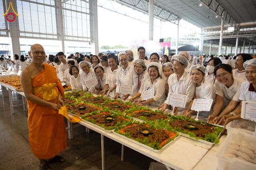 ภาพ No.287317:วันที่ 3 มกราคม พ.ศ.2569 พิธีถวายภัตตาหารเป็นสังฆทาน แด่พระธรรมยาตรา ณ วัดพระธรรมกาย  จังหวัดปทุมธานี ในโครงการธรรมยาตรา กตัญญูบูชา มหาปูชนียาจารย์ พระมงคลเทพมุนี(สด จนฺทสโร) พระผู้ปราบมาร อนุสรณ์สถาน 7 แห่ง ปีที่ 14