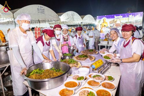 ภาพ No.296605:วันที่ 18 มกราคม พ.ศ. 2569 พิธีถวายภัตตาหารเป็นสังฆทาน แด่พระธรรมยาตรา ณ วัดโบสถ์บน ต.บางคูเวียง จ.นนทบุรี อนุสรณ์สถานลำดับที่ 4 สถานที่เกิดด้วยกายธรรม ในโครงการธรรมยาตรา กตัญญูบูชา มหาปูชนียาจารย์ พระมงคลเทพมุนี(สด จนฺทสโร) พระผู้ปราบมาร อนุสรณ์สถาน 7 แ