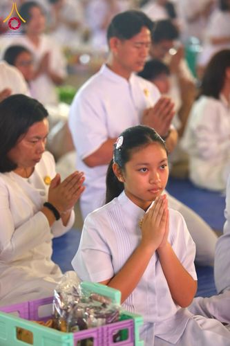 ภาพ No.215148:วันอาทิตย์ต้นเดือนที่ 6 เมษายน พ.ศ. 2568 พิธีตักบาตรข้าวสารอาหารแห้ง ณ บ้านแก้วเรือนทองคุณยาย สภาธรรมกายสากล วัดพระธรรมกาย