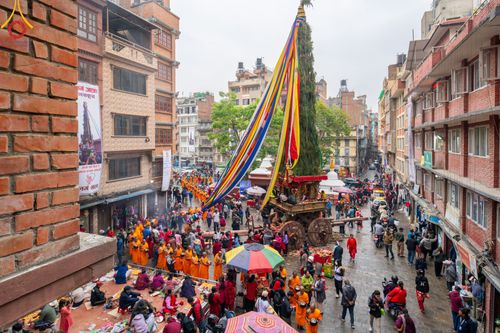 ภาพ No.317186:วันจันทร์ที่ 30 มีนาคม พ.ศ.2569 จาริกบิณฑบาตสยมภูนาทสู่พระราชวังหนุมานโดกา ประเทศเนปาล