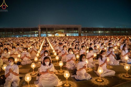 ภาพ No.75350:พิธีจุดประทีปถวายเป็นพุทธบูชา และบูชาธรรมมหาปูชนียาจารย์ ในโครงการธรรมยาตรากตัญญูบูชา มหาปูชนียาจารย์ พระมงคลเทพมุนี(สด จนฺทสโร) พระผู้ปราบมาร ปีที่ 11 ณ อนุสรณ์สถานลำดับที่ 7 สถานที่ขยายวิชชาธรรมกาย วัดพระธรรมกาย จ.ปทุมธานี วันที่ 31 มกราคม พ.ศ. 2566