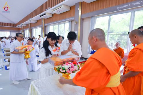 ภาพ No.346557:วันอาทิตย์ที่ 30 สิงหาคม พ.ศ.2569 พิธีทอดผ้าป่า สวดธรรมจักรกัปปวัตนสูตรกลั่นแผ่นดินโปรยรัตนชาติ  สถาปนาองค์พระเจดีย์เพื่อสร้างสันติภาพโลก  ณ ศูนย์ปฏิบัติธรรมพนมสารคาม (เพชรตะวัน) จังหวัดฉะเชิงเทรา