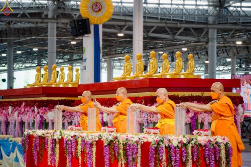 ภาพ No.79015:พิธีวางแผ่นจารึกชื่อ และพิธีวางพวงมาลัยสักการะพระบรมพุทธเจ้า ณ สภาธรรมกายสากล วัดพระธรรมกาย วันที่ 2 เมษายน พ.ศ. 2566