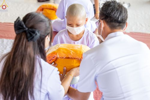 ภาพ No.79363:พิธีขอขมา มอบบาตรและผ้าไตร ในโครงการบรรพชาสามเณรฟื้นฟูพระพุทธศาสนาทั่วไทย โครงการอบรมยุวธรรมทายาท มัชฌิมธรรมทายาท และธรรมทายาทรุ่นอุดมศึกษา ณ สภาธรรมกายสากล วัดพระธรรมกาย วันเสาร์ที่ 1 เมษายน พ.ศ. 2566