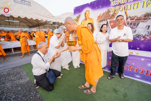 ภาพ No.295928:วันที่ 17 มกราคม พ.ศ. 2569 พิธีถวายภัตตาหารเป็นสังฆทาน แด่พระธรรมยาตรา ณ วัดโบสถ์บน ต.บางคูเวียง จ.นนทบุรี อนุสรณ์สถานลำดับที่ 4 สถานที่เกิดด้วยกายธรรม ในโครงการธรรมยาตรา กตัญญูบูชา มหาปูชนียาจารย์ พระมงคลเทพมุนี(สด จนฺทสโร) พระผู้ปราบมาร อนุสรณ์สถาน 7 แ